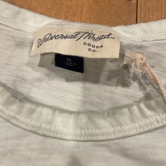 Universal Thread Tank XL - Picture 6 of 8